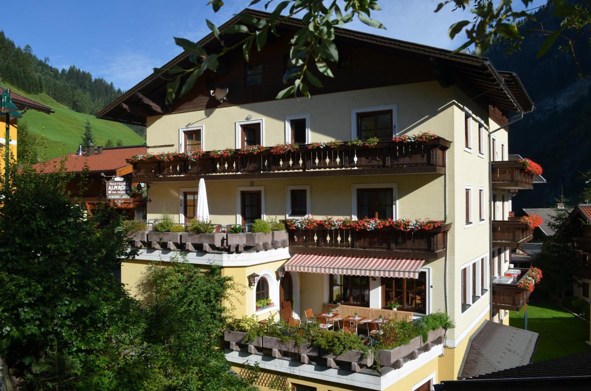 Landhotel Almroesl Im Grossarltal Huttschlag Room photo
